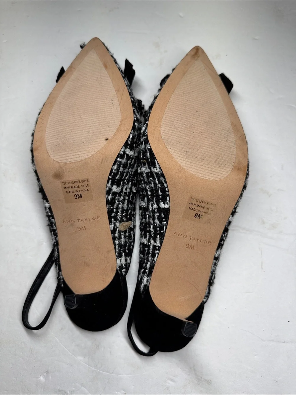 Ann Taylor Black & White Tweed Slingback Pointed Toe kitten heels 9 bow beaded